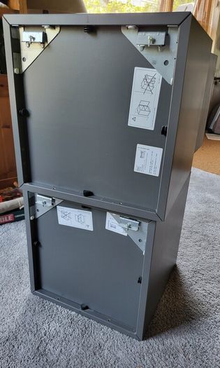 2 x cabinets - wall mountable
