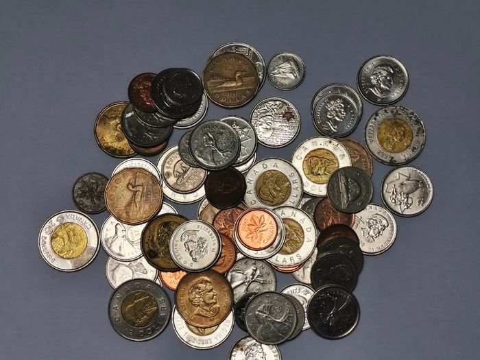Canadian Coin Mixed Approx 70 Coins Canada Dollars Toonie