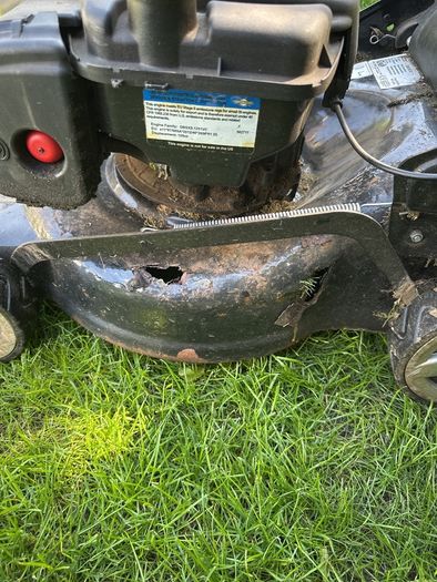 Lawnmower (needs deck repair)
