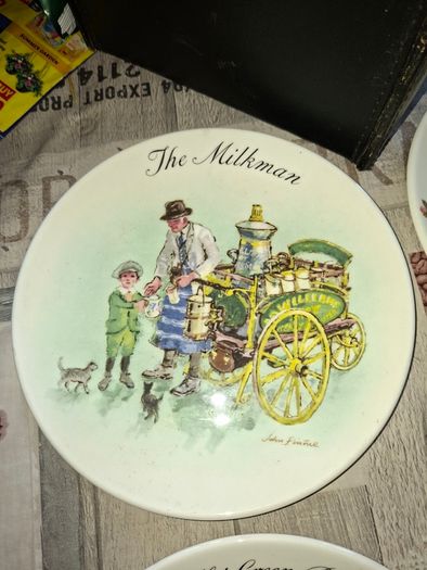 8 Beautiful Old Wedgwood Collectors Decorative Hanging Plates Price is for 1 Postage Available