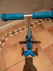 Mini micro scooter with seat