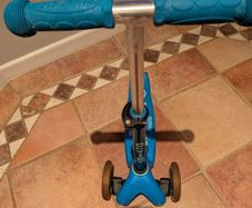 Mini micro scooter with seat