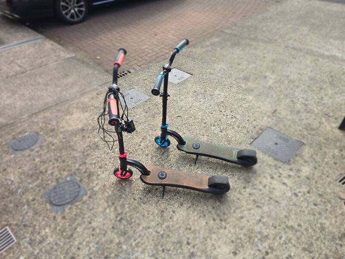 2 kids electric scooters