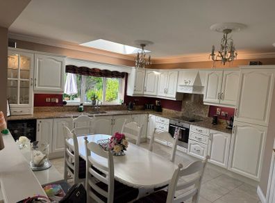 Solid Oak Kitchen with Granite and appliances
