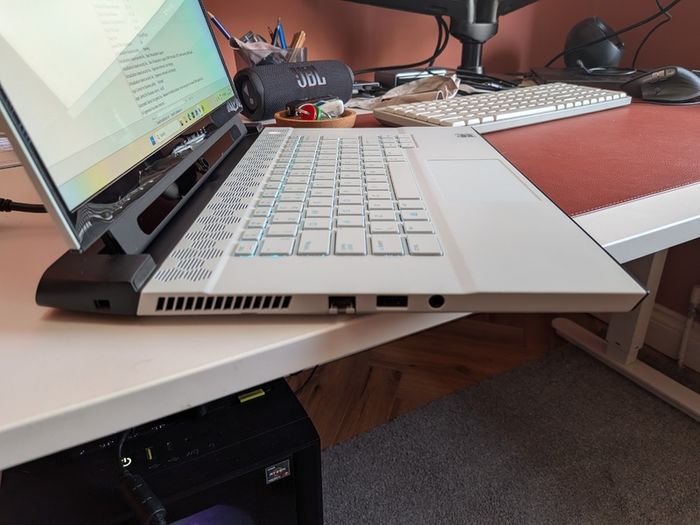 Alienware m15 R4 Laptop