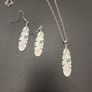 Costume chain and earrings Image 3