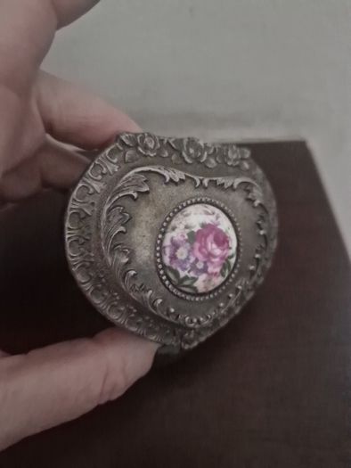 vintage trinket box