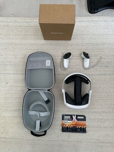 Meta Quest 3 512GB - Like New - KIWI K4 Strap, Case & Extras