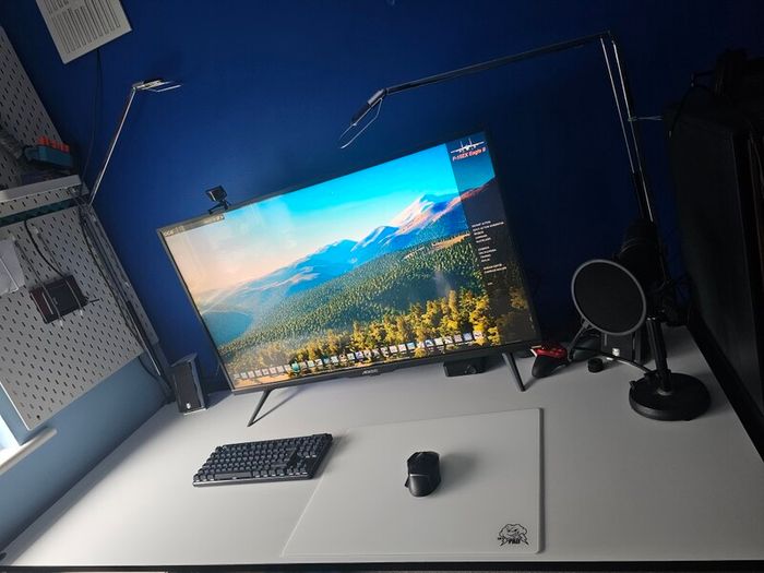 Gigabyte Aorus FV43U 4K 43 inch 144Hz HDR 1000nits