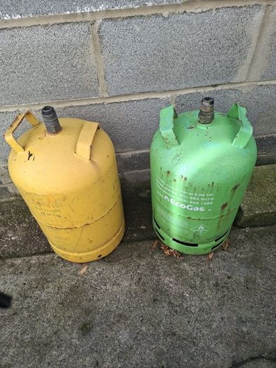 Empty gas cylinders