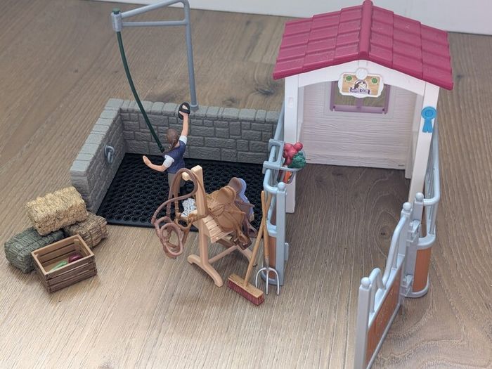 Schleich Horse Club Horse Box with Washing Area