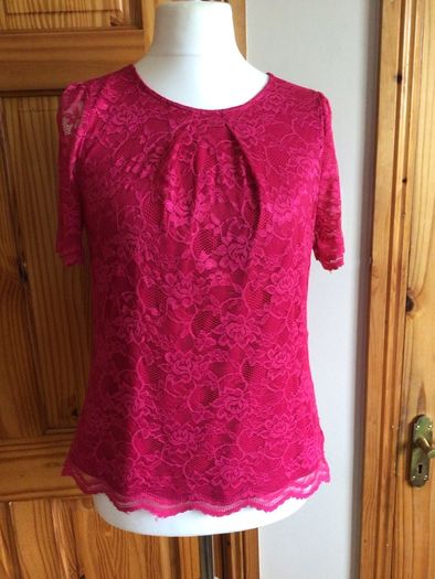 Red Herring Ladies Fushia Pink Lacey Short sleeve top size 14 includes postage