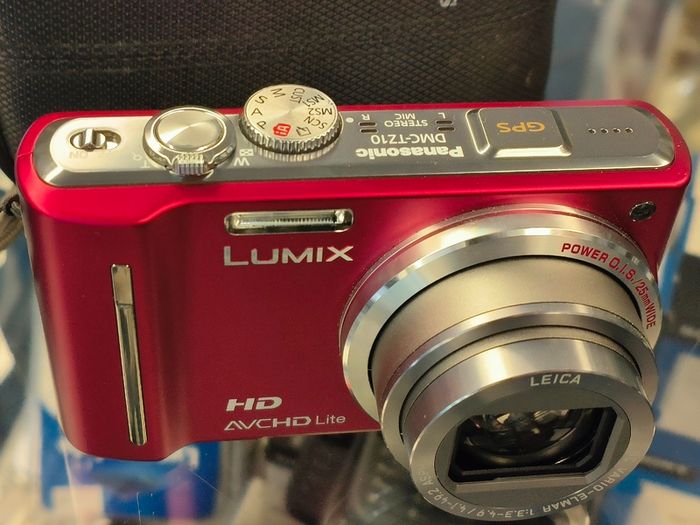 Panasonic LUMIX DMC-TZ10 12.1MP Digital Camera 12x Optical Zoom Red/ Excellent