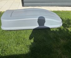 Roof box