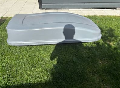 Roof box