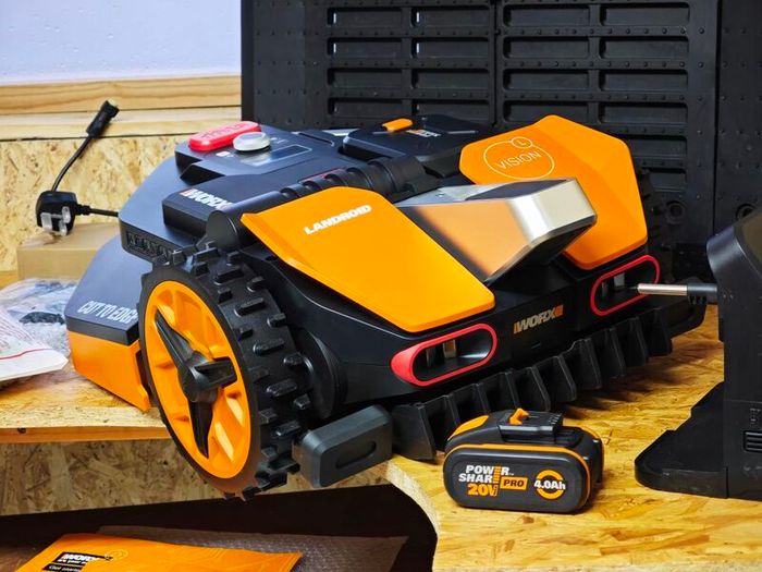 Sale!! Worx Landroid Vision L1600 WR216E Robot Mower - Complete Kit!