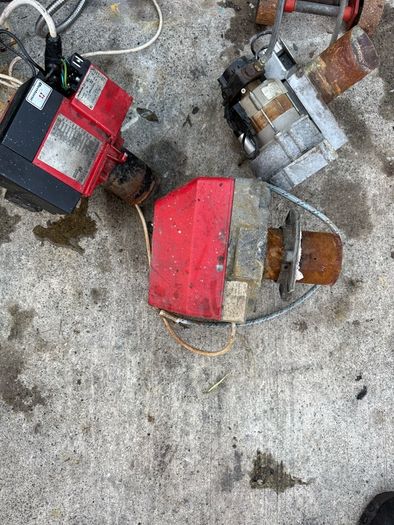 2 oil boiler pumps
