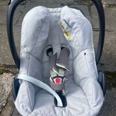Maxi cosy baby car seat, works with and without isofix.