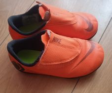 boys junior Nike football boots