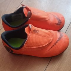 boys junior Nike football boots