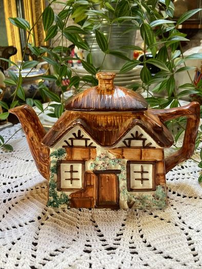 Vintage Kensington tea pot