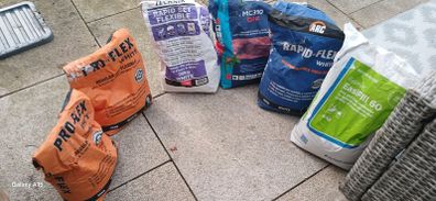 Tiling adhesive & repair filler