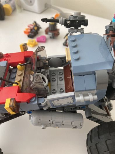 lego 70827 Lego movie two Emmet and Lucy's escape buggy
