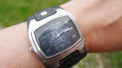 Vintage RIP CURL Men's Black Leather Band. Quartz, Water Resistant Watch.100M/330FT (Fresh battery, works well)