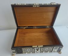 Antique Japanese Ivory trinket box - 1900 century