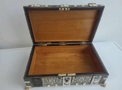 Antique Japanese Ivory trinket box - 1900 century