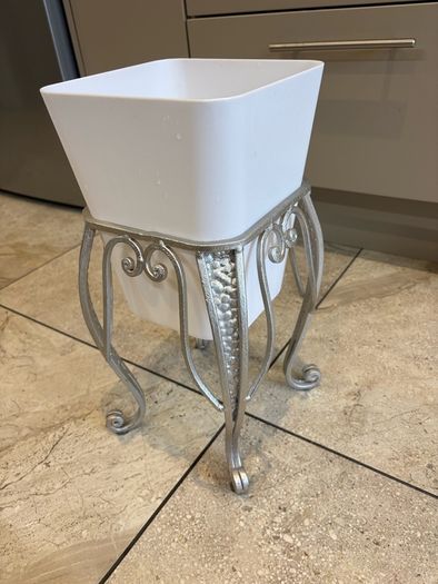 Silver metal square shape plant stand with matching white plastic pot