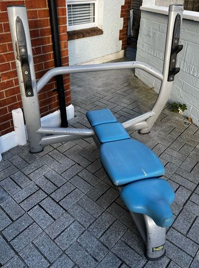 technogym flat weight bench
