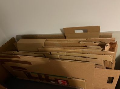 26 moving boxes - mixed sizes, majority from Ikea