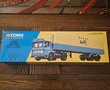 Corgi Classics 21401 "WALL'S" AEC Refrigerated Box Trailer Set. Limited Edition