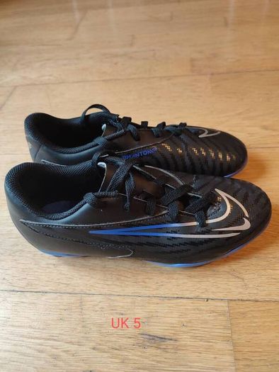 Football shoes