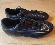 Football shoes