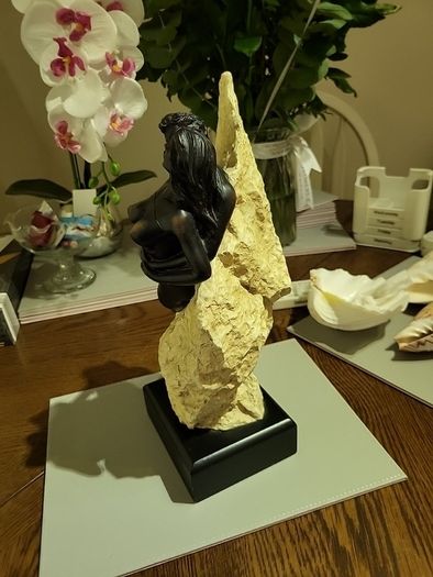 Ocean experience figurine