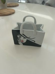Hand painted porcelaine trinket holder