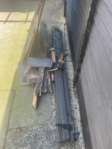 1 post from side gate