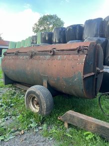 Major muck/dung spreader working 100 percent