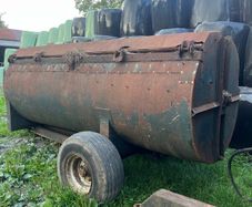 Major muck/dung spreader working 100 percent