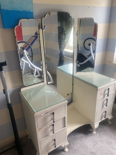 dressing table
