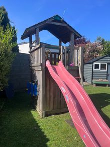 garden playhouse /slide