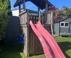 garden playhouse /slide