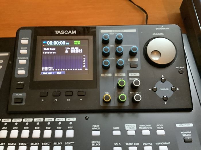 TASCAM DP-32-SD   32 track digital recorder