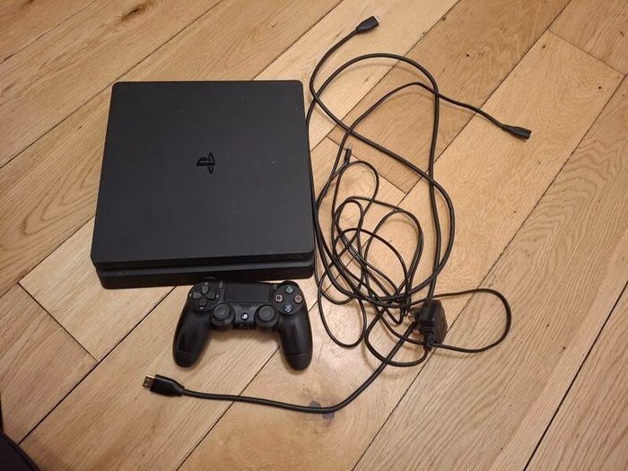 PS4 Slim with 1 controller
