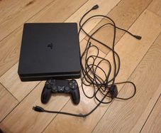 PS4 Slim with 1 controller