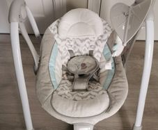 Ingenuity - Baby vibrating swing