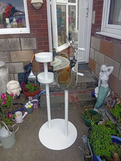 mirror stand