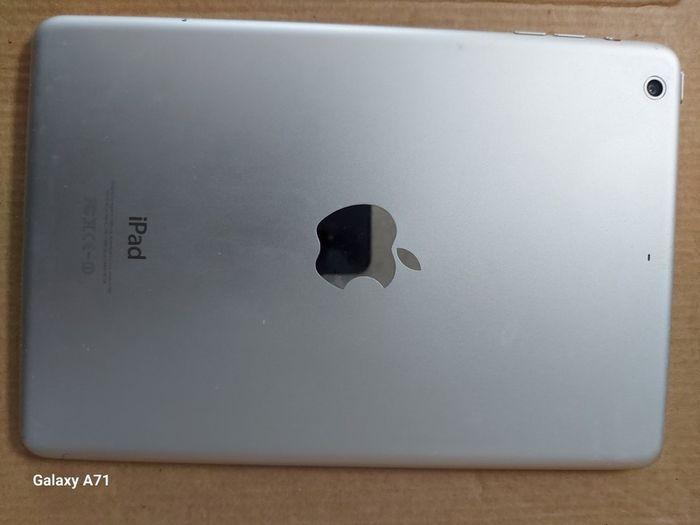 Apple Ipad Mini 2nd Generation 16GB Silver, Excellent cosmetic condition, Activation Locked, for parts or repair